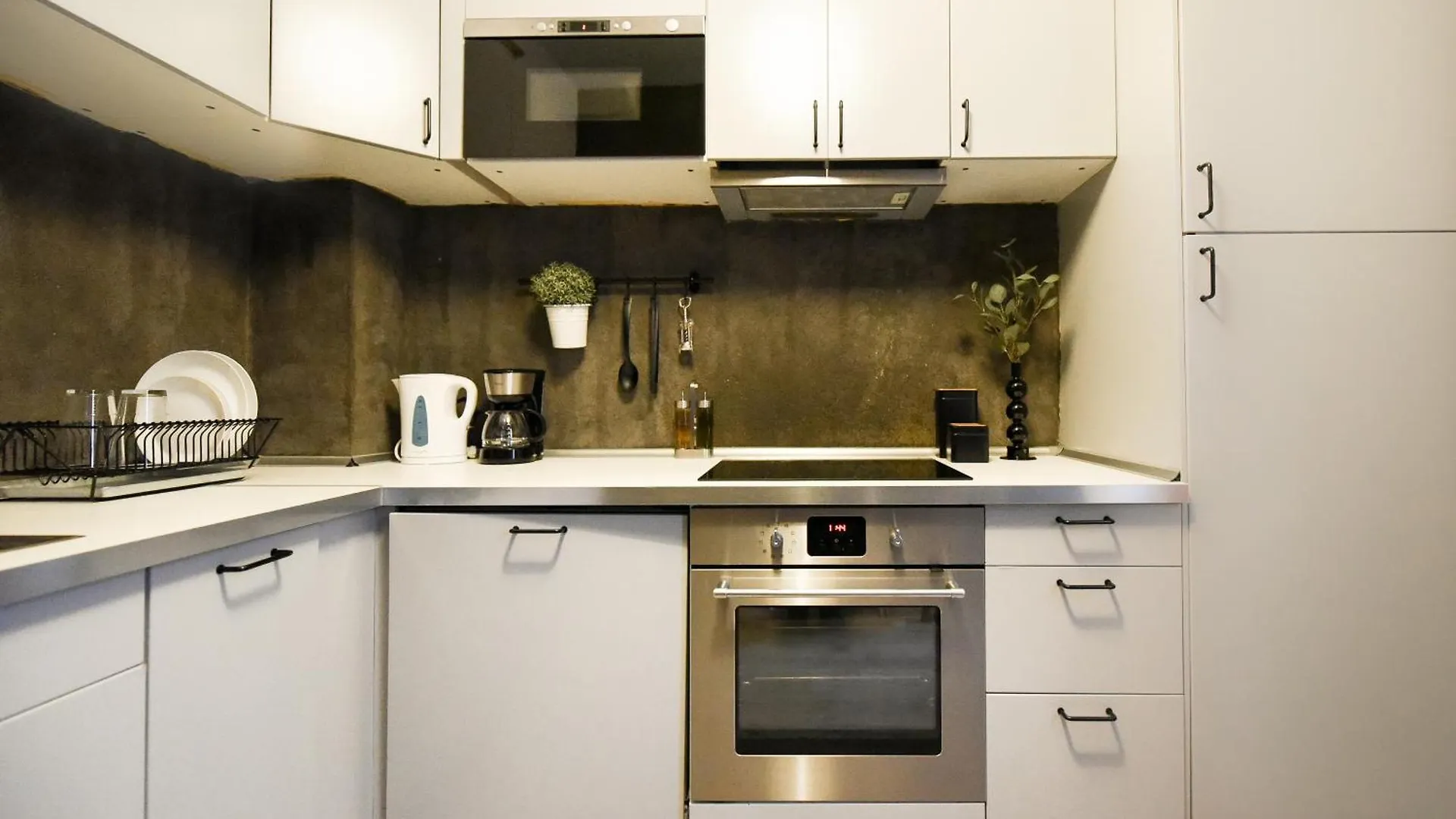 Brancovenian Wonder - 3Br Apartment Near Cismigiu Park Bucharest 0*,