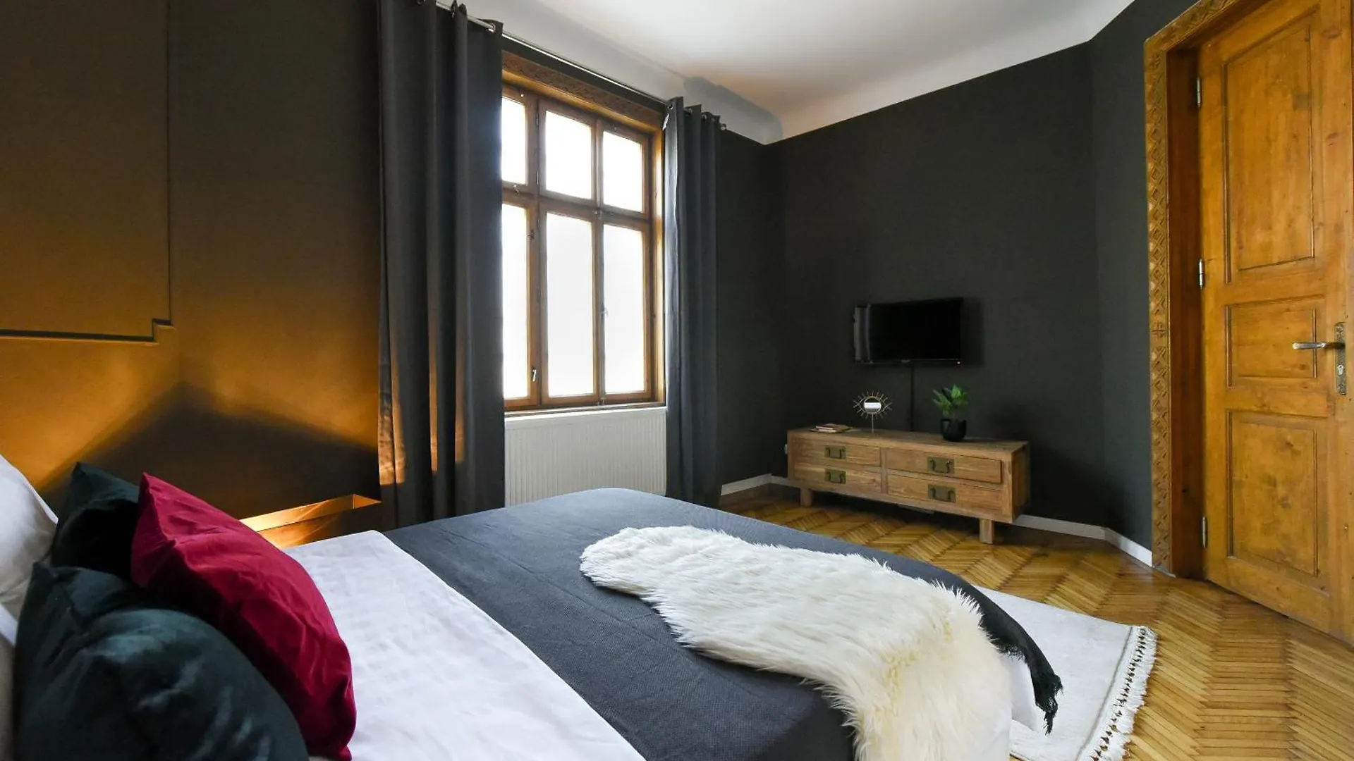 Brancovenian Wonder - 3Br Apartment Near Cismigiu Park Bucharest