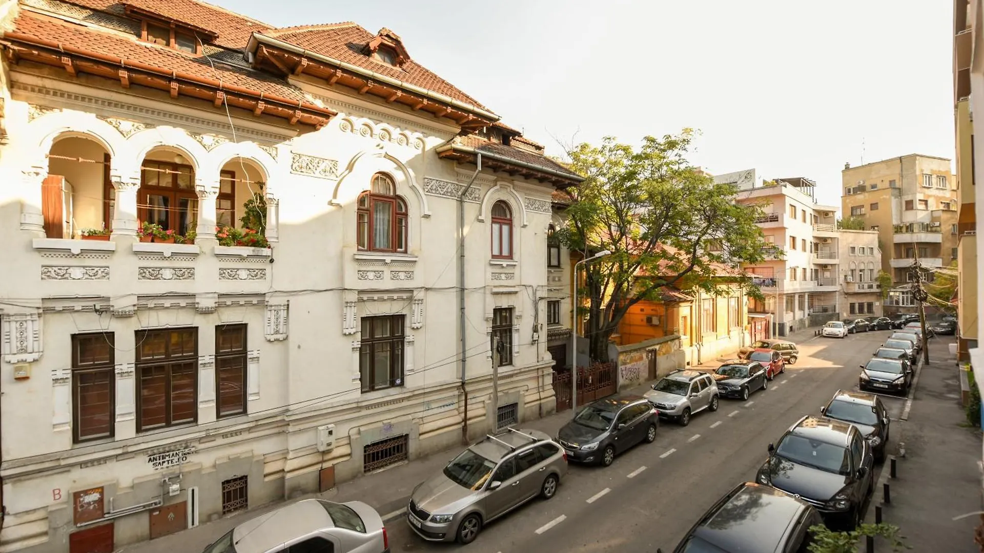 Brancovenian Wonder - 3Br Apartment Near Cismigiu Park Bucharest