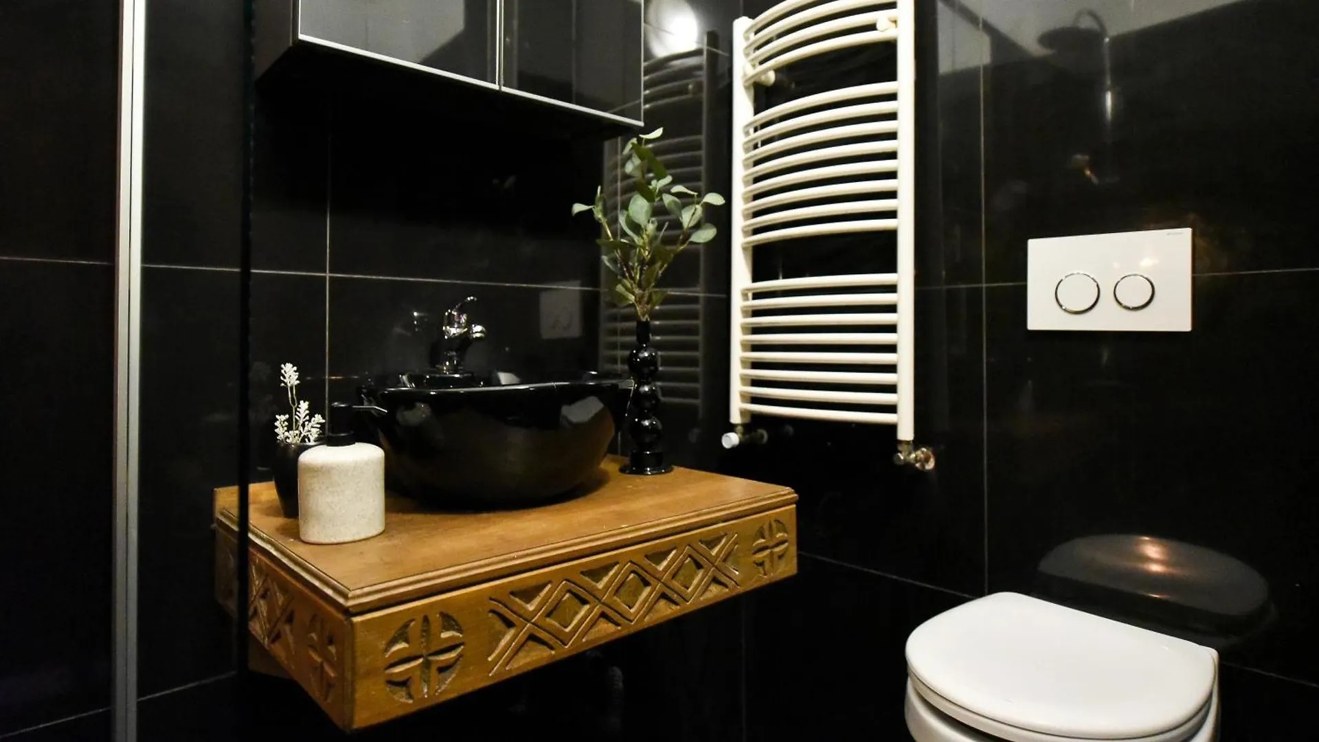 Brancovenian Wonder - 3Br Apartment Near Cismigiu Park Bucharest